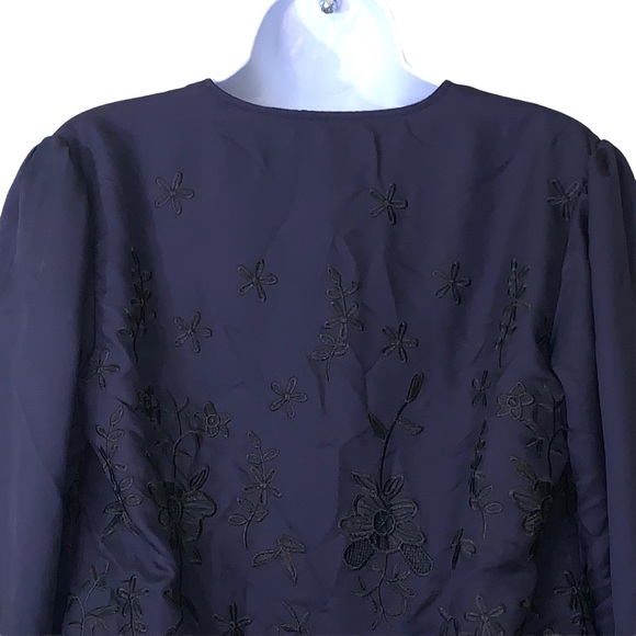 Lovers+Friends Theo Blouse Navy Embroidered - Picture 9 of 12